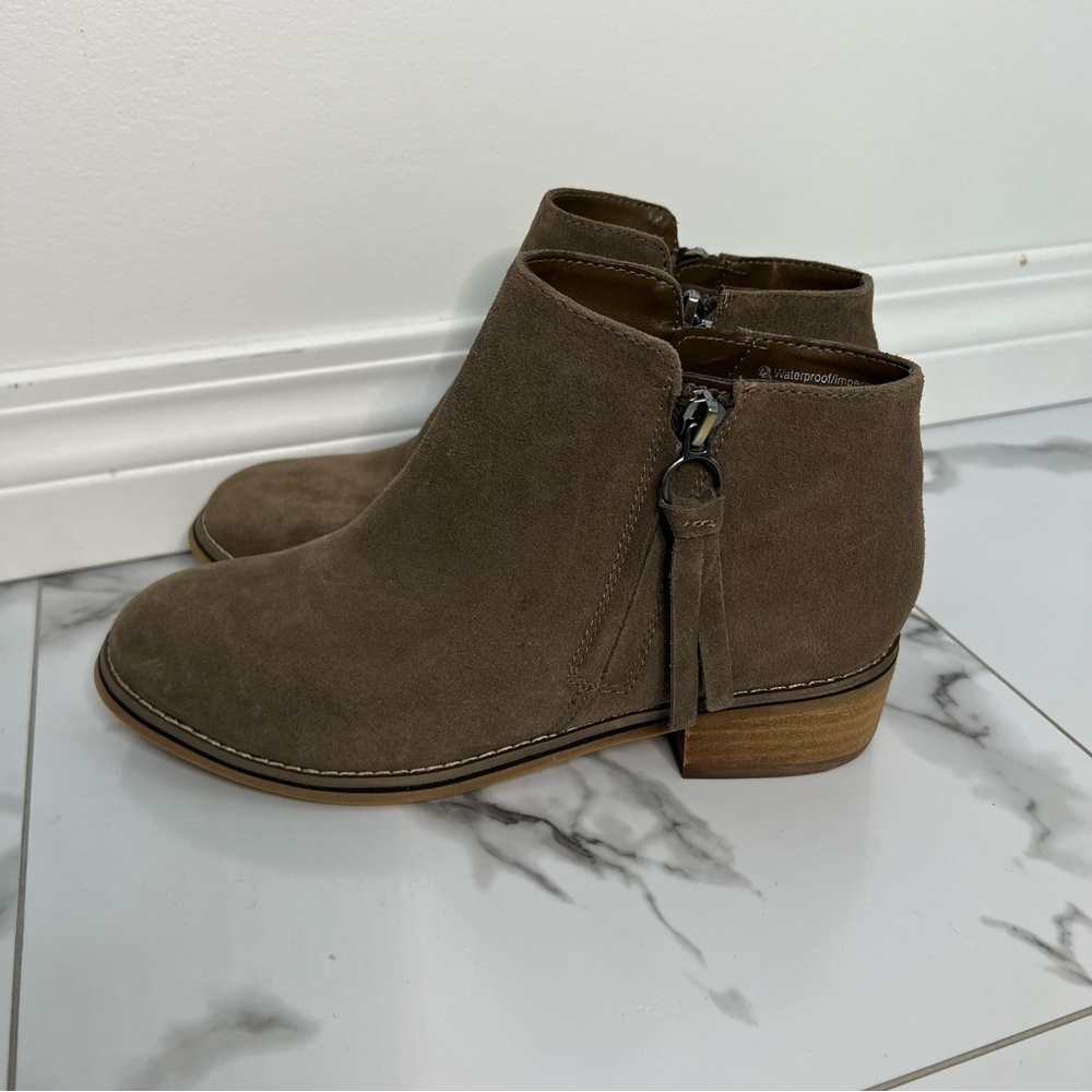 Blondo Taupe Suede Ankle Booties size 7.5